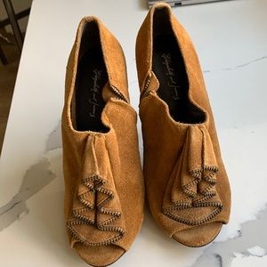 COPY - Elizabeth and James Suede heels Size 6